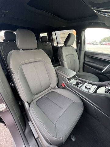 2025 Jeep Grand Cherokee GRAND CHEROKEE L LAREDO X 4X4