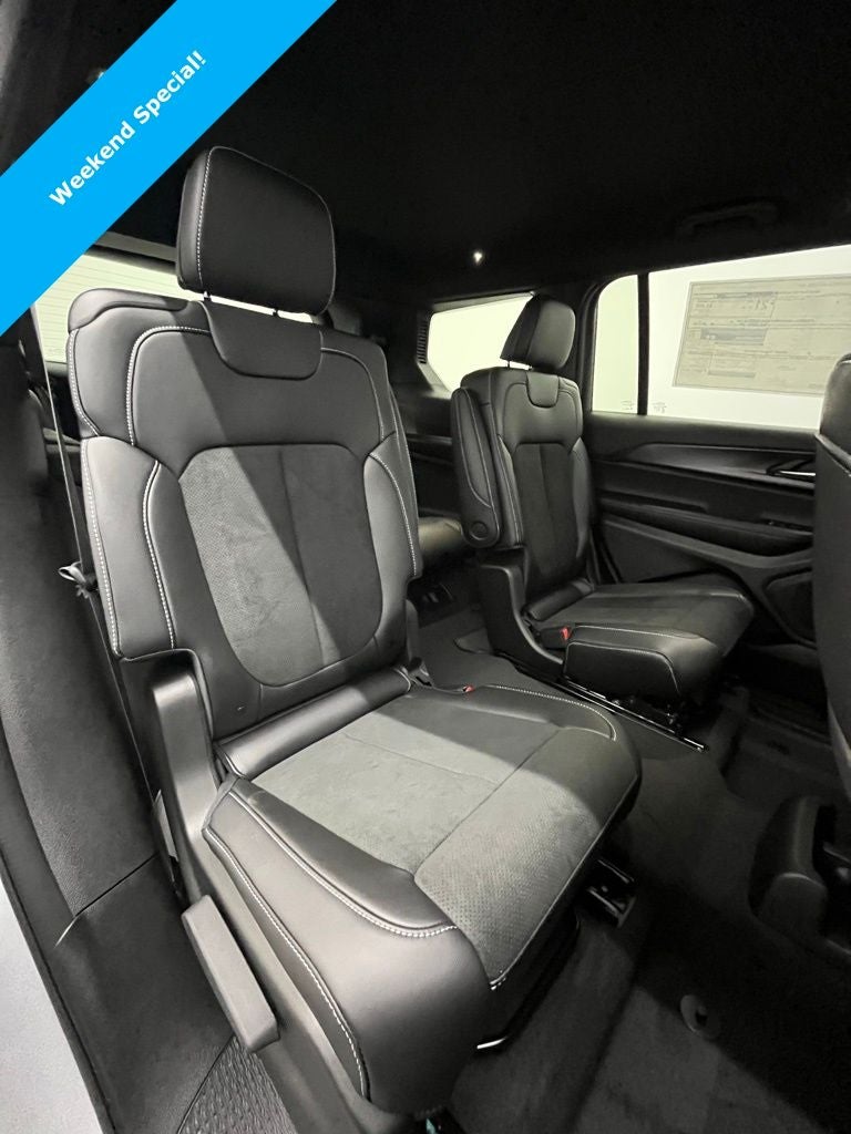 2025 Jeep Grand Cherokee GRAND CHEROKEE L ALTITUDE 4X4