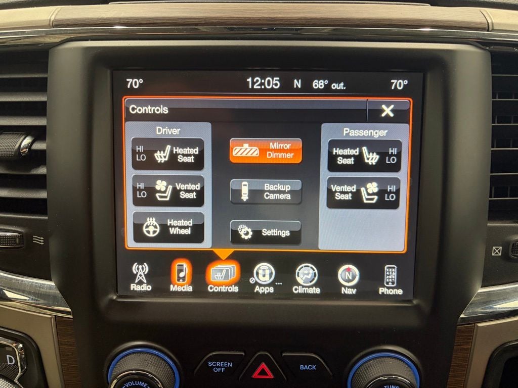 2017 RAM 1500 Laramie Crew Cab 4x4 5'7' Box