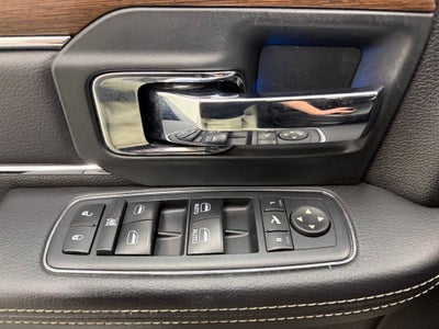 2017 RAM 1500 Laramie Crew Cab 4x4 5'7' Box