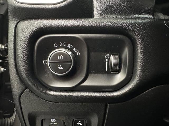 2020 RAM 1500 Big Horn Crew Cab 4x4 5'7' Box