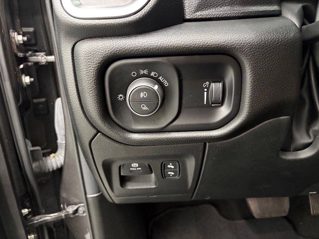 2023 RAM 1500 Big Horn Crew Cab 4x4 5'7' Box