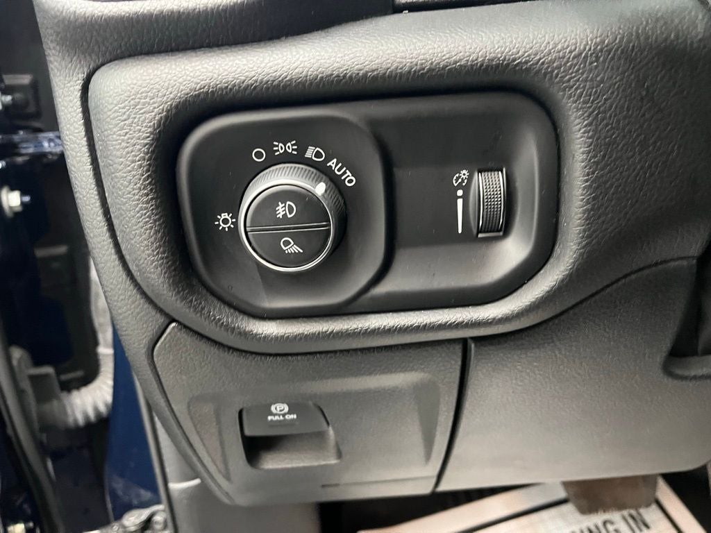 2023 RAM 1500 Big Horn Crew Cab 4x4 5'7' Box