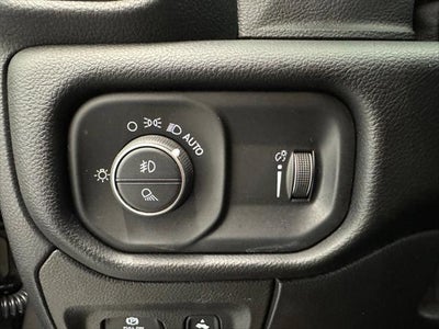 2020 RAM 1500 Big Horn Crew Cab 4x4 5'7' Box