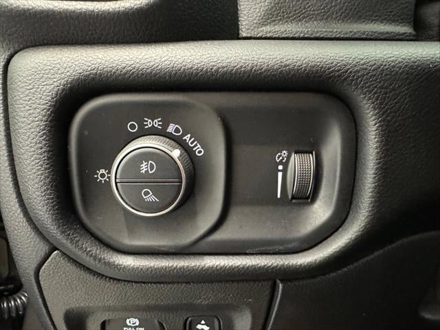 2020 RAM 1500 Big Horn Crew Cab 4x4 5'7' Box