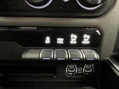 2020 RAM 1500 Big Horn Crew Cab 4x4 5'7' Box