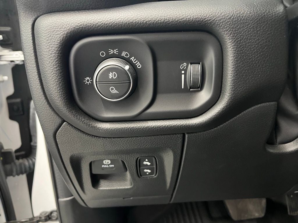 2023 RAM 1500 Big Horn Crew Cab 4x4 5'7' Box