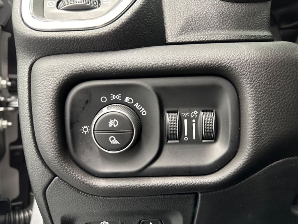 2025 RAM 1500 Laramie Crew Cab 4x4 5'7' Box
