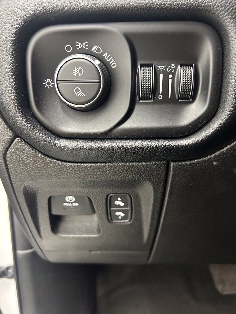 2021 RAM 1500 Laramie Crew Cab 4x4 5'7' Box