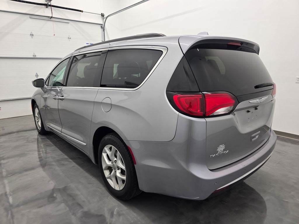Used 2017 Chrysler Pacifica Touring-L with VIN 2C4RC1BG1HR803237 for sale in Breese, IL