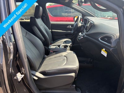2027 Chrysler Pacifica PACIFICA SELECT