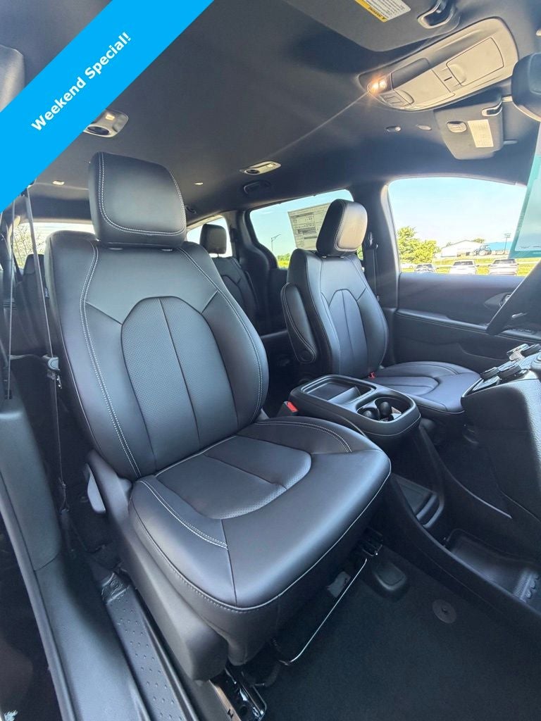 2027 Chrysler Pacifica PACIFICA SELECT