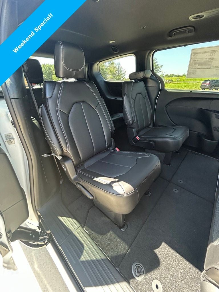 2027 Chrysler Pacifica PACIFICA SELECT