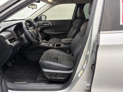 2022 Mitsubishi Outlander SE